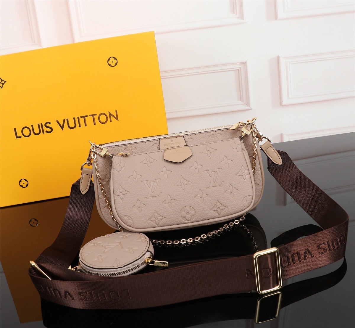 Lv pochette cream