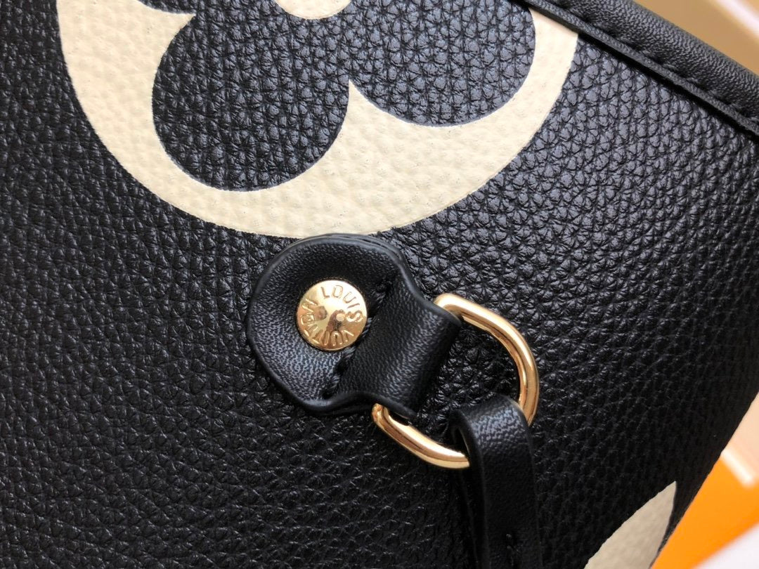 Lv Size:32×29×17cm