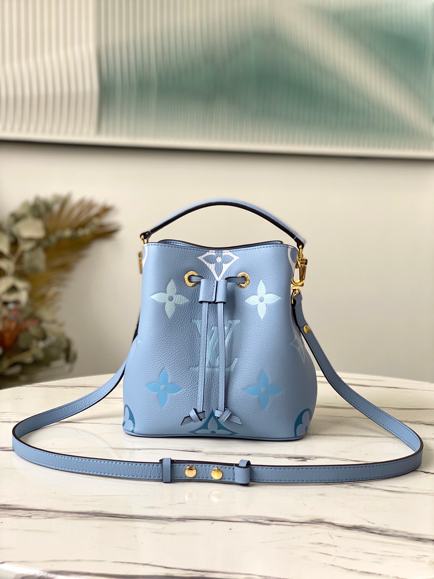 Lv giant blue