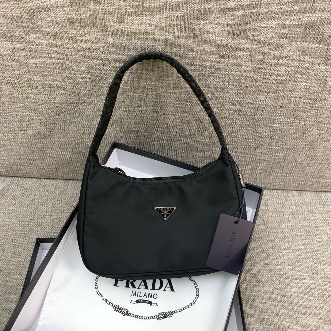 P r a d a nylo black