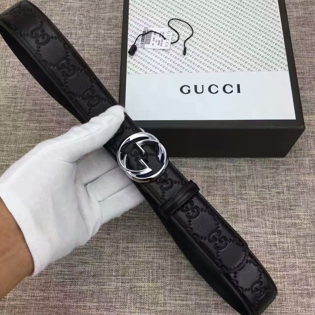 G u c c I belt