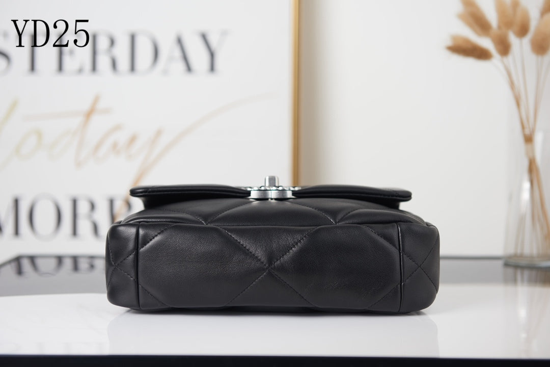 C h a n e l black/silver