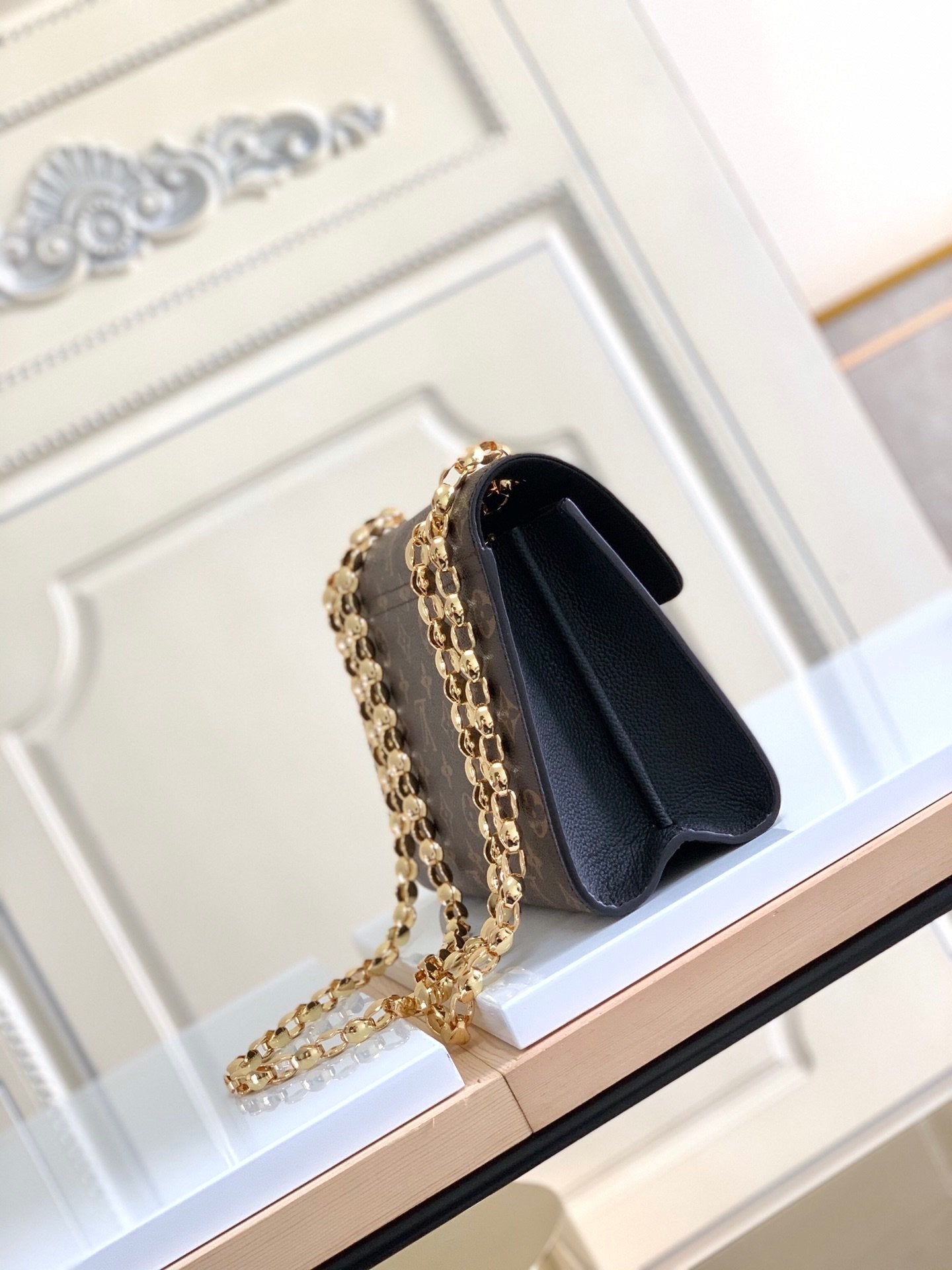 Monogram Lv