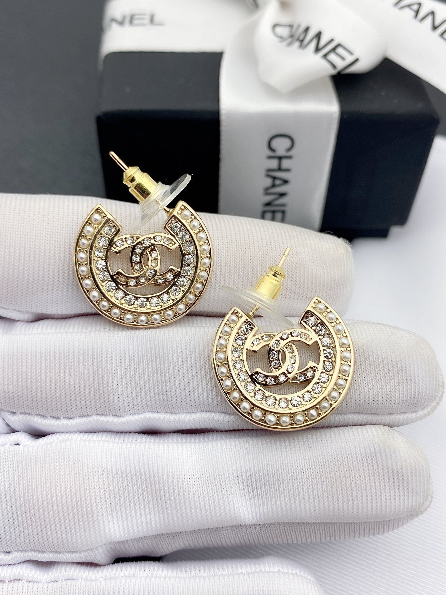 Unique and popular earrings