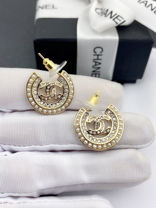 Unique and popular earrings