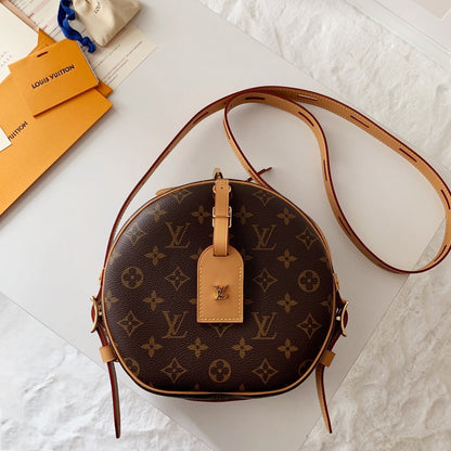 Lv pouch bag