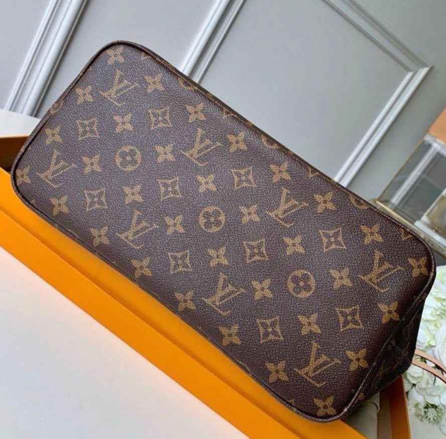 Lv Neverfull-brown inside