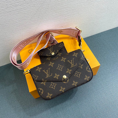 Lv Size:17*9.6*3.5cm pochette