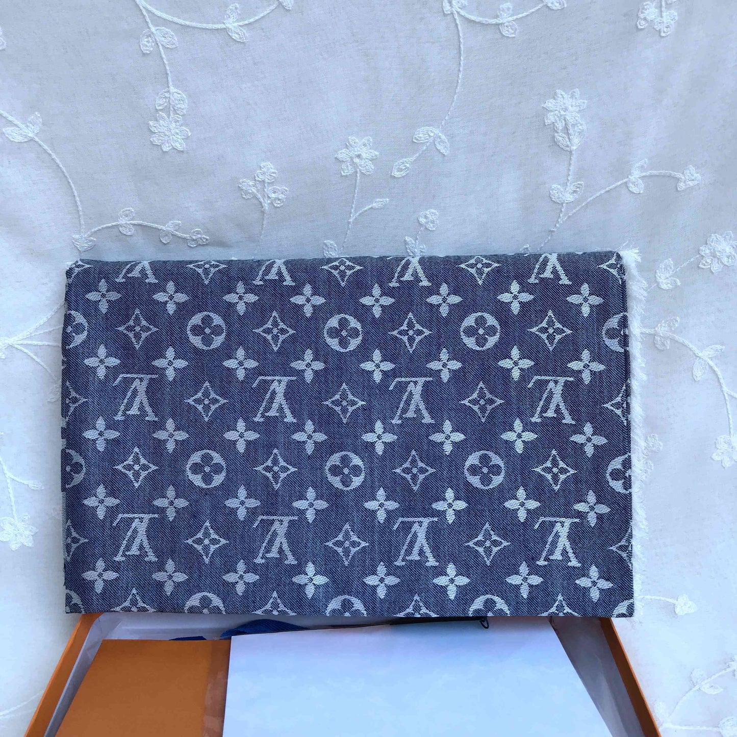 Lv scarf 2