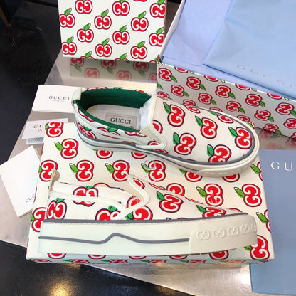 G u c c I baja slip on