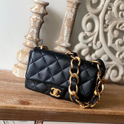 C h a n e l black