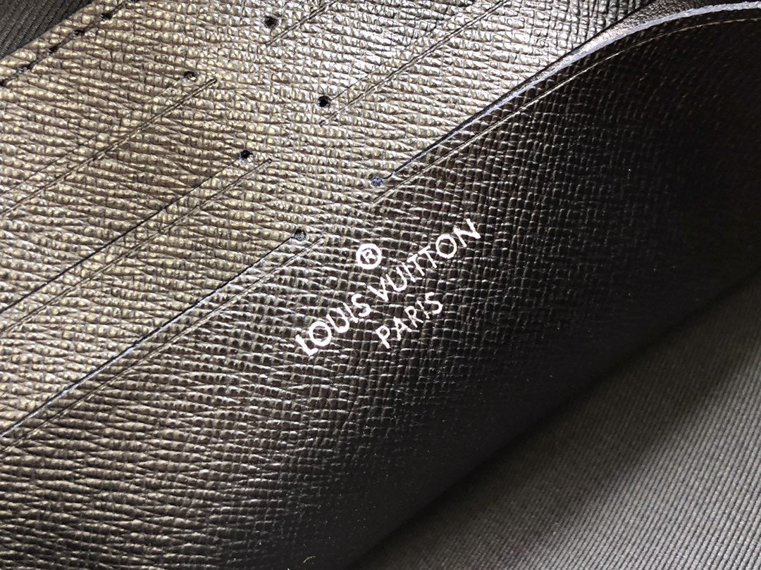 Lv pouch 28X19X1cm