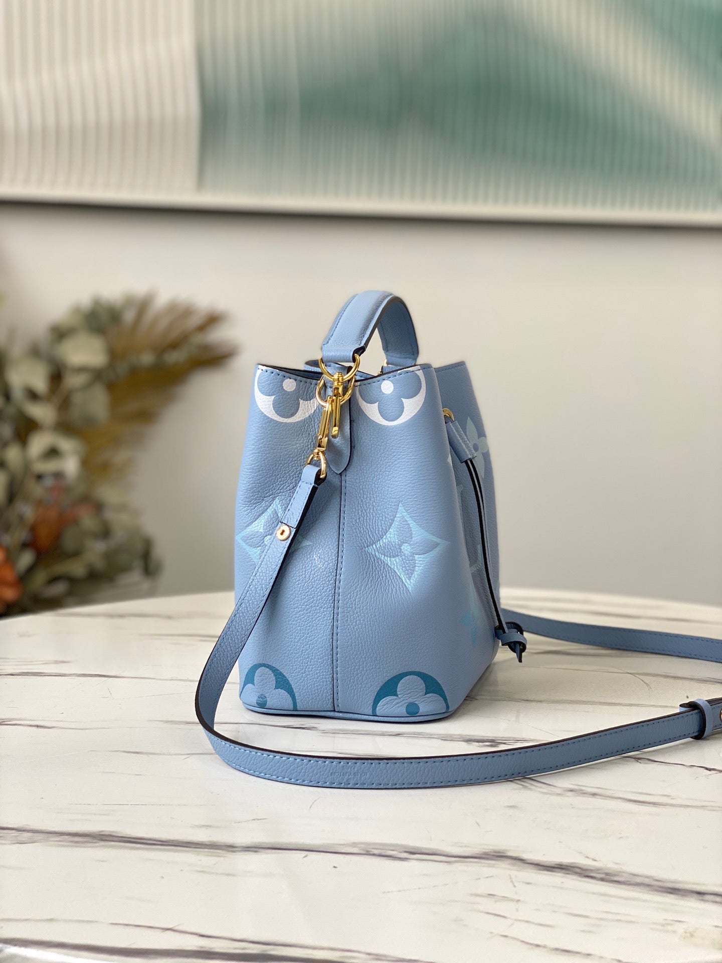 Lv giant blue