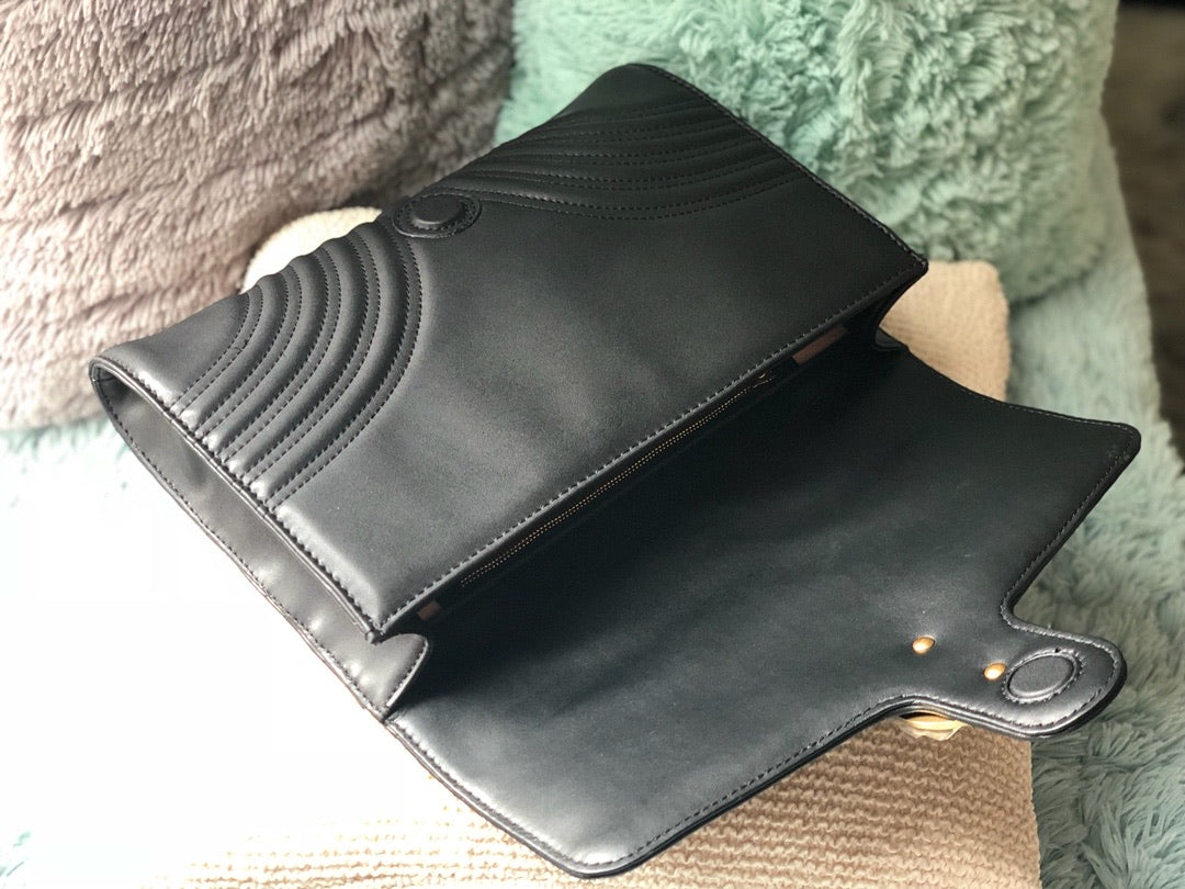 Clutch handbag