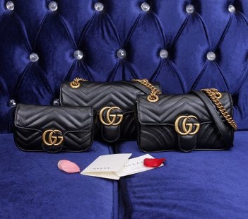black classic fashion handbag