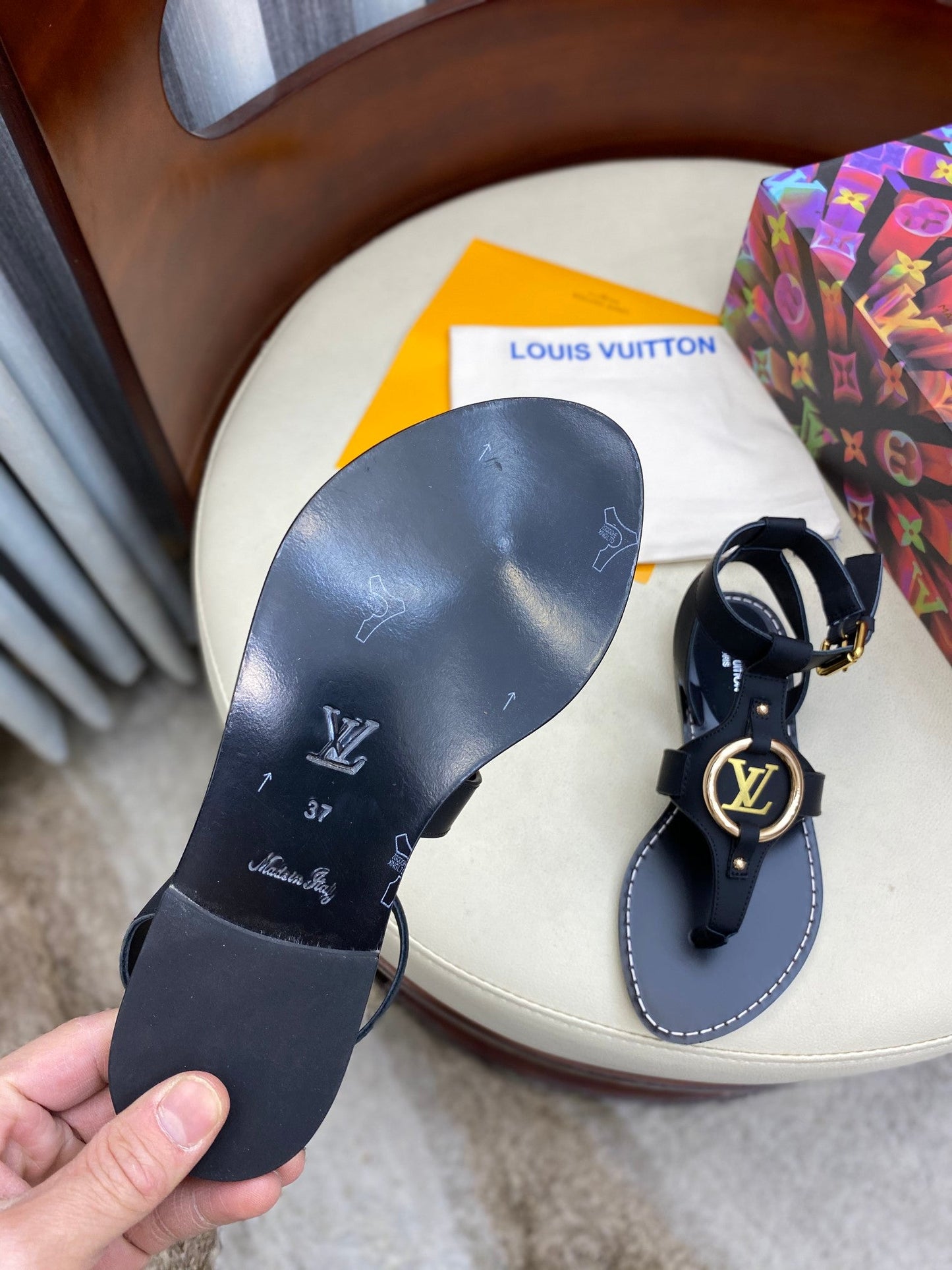 L v slides