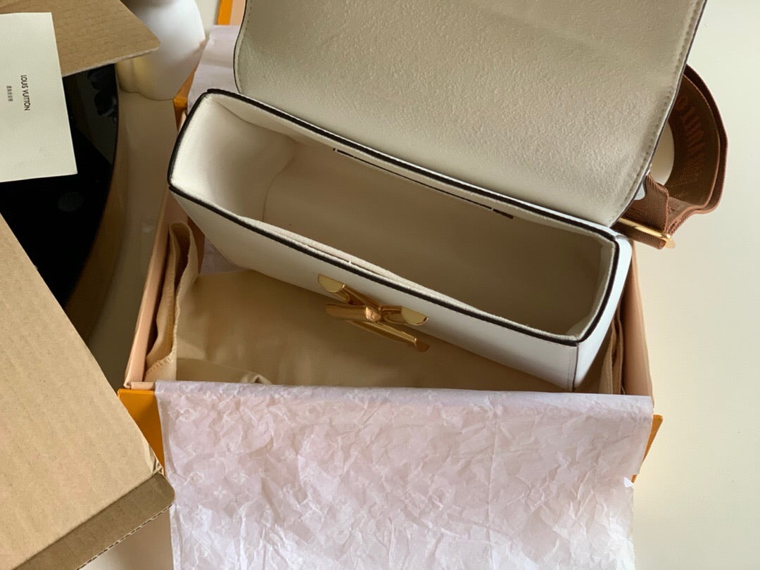 Lv mon white