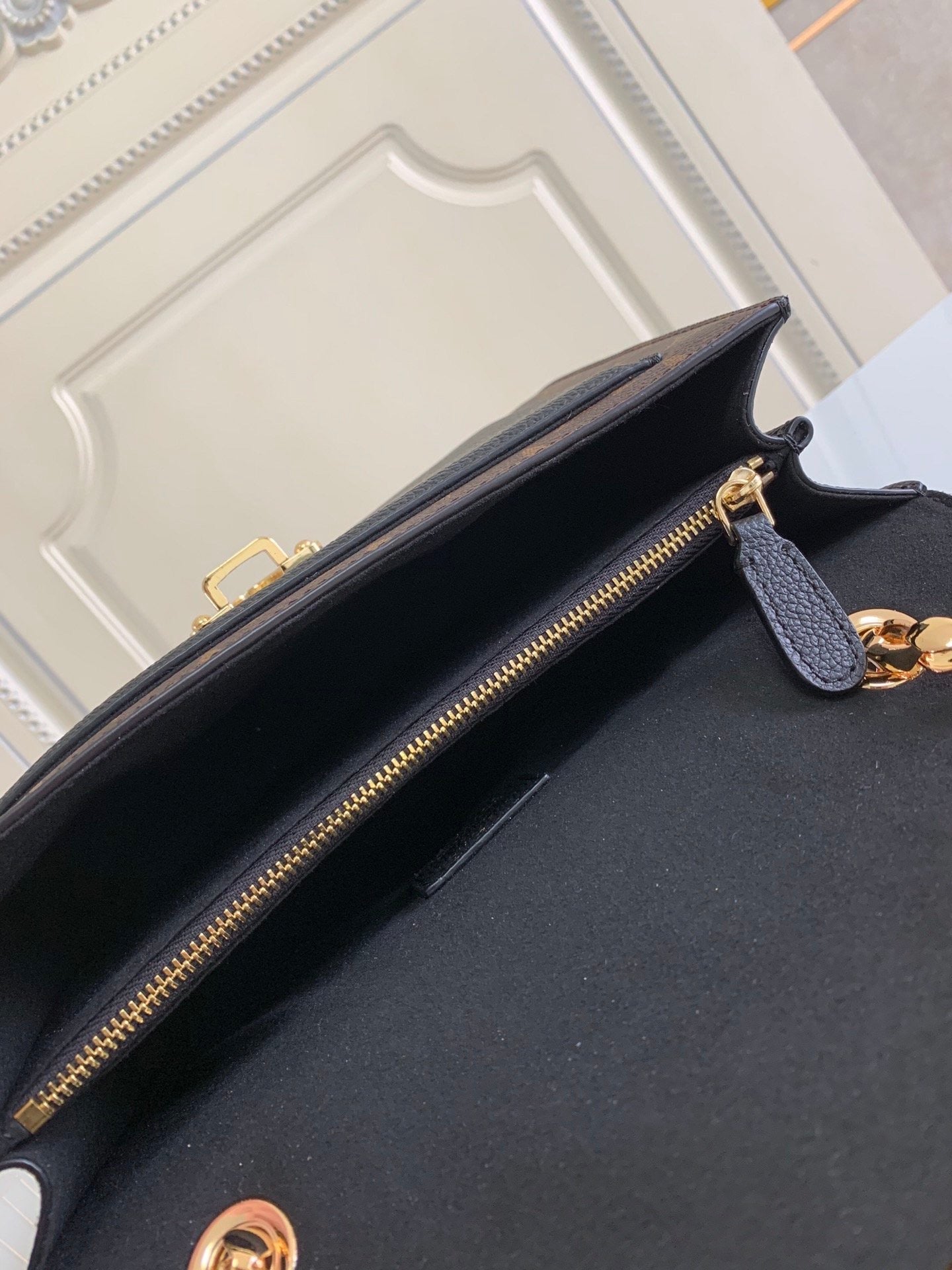 Monogram Lv