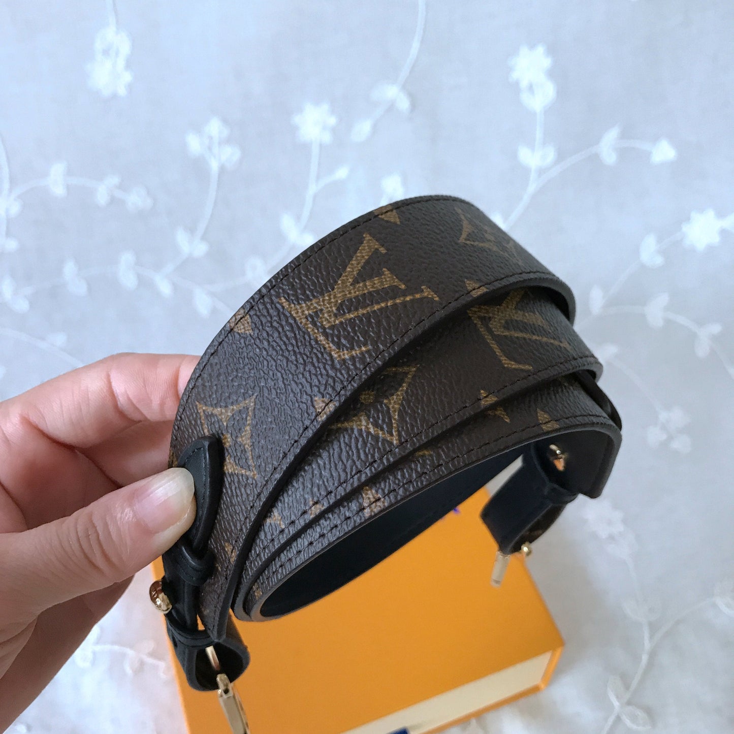L v strap
