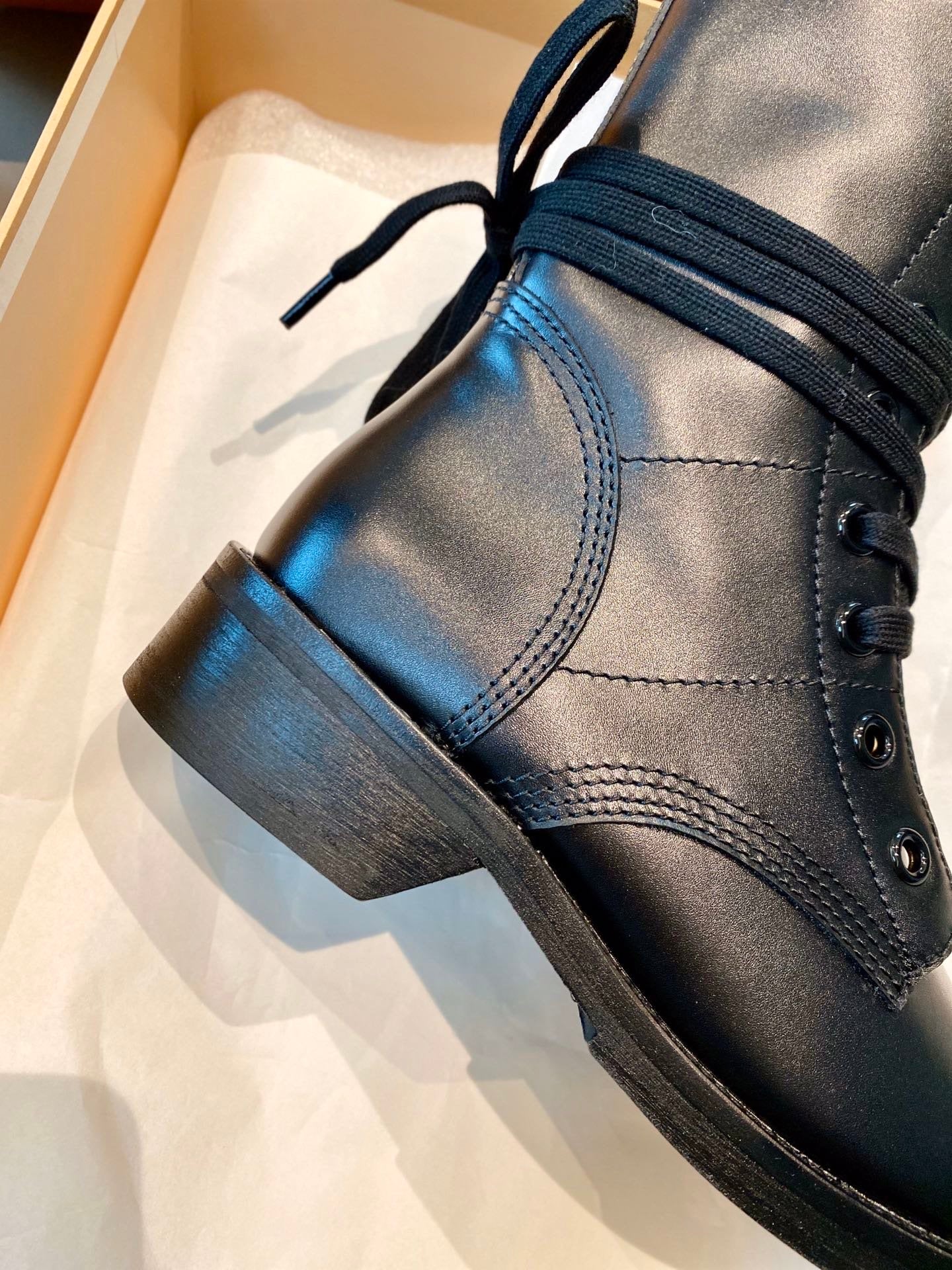 Lv boots