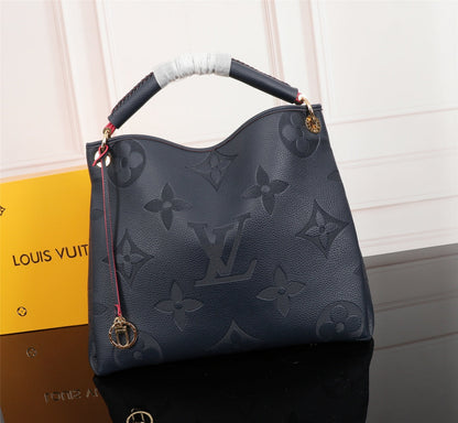 L v tote  42*32*16CM 95
