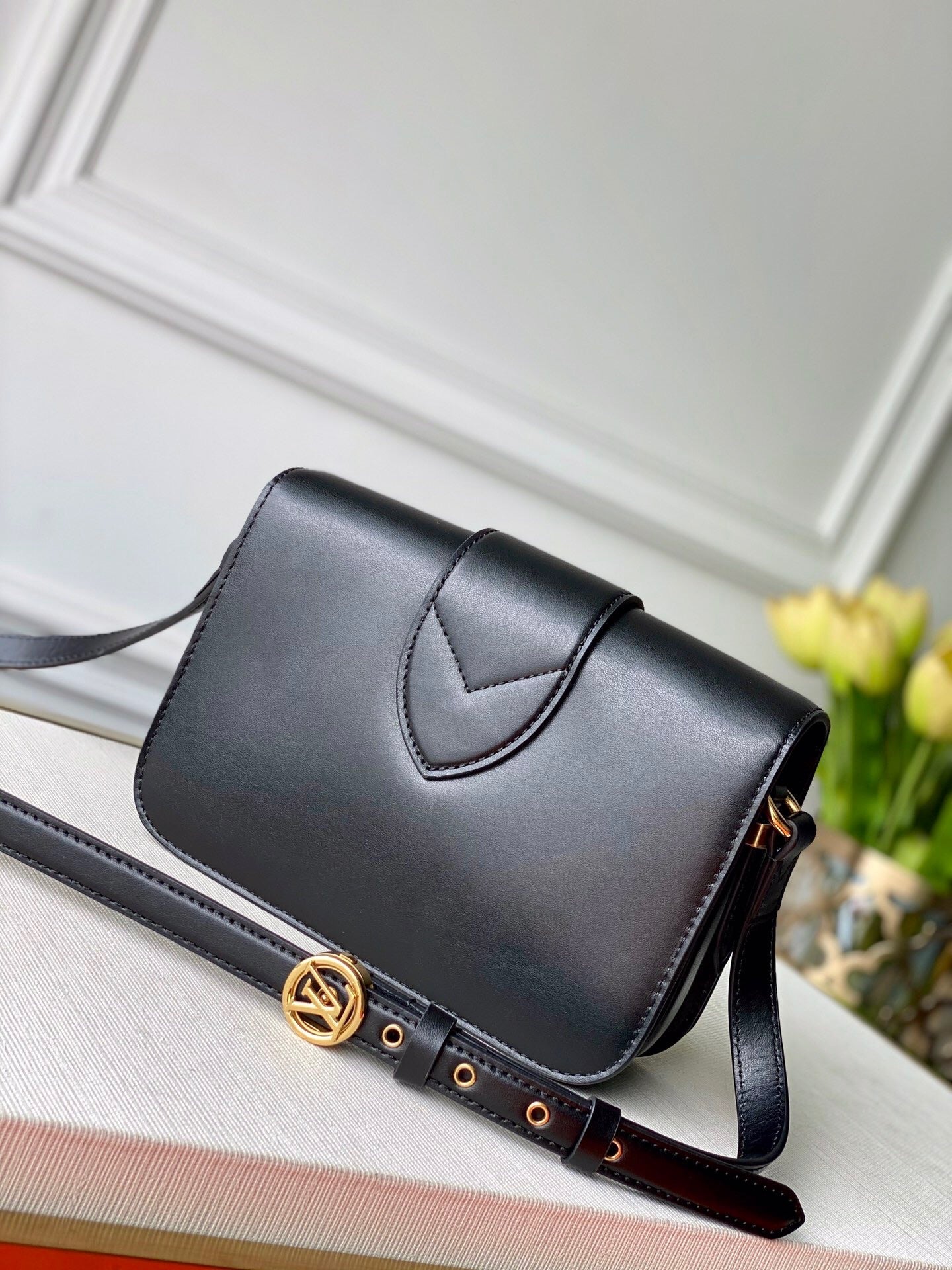 Lv sun black 23.0 x 15.0 x 8.0 cm
