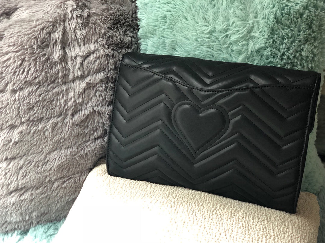 Clutch handbag