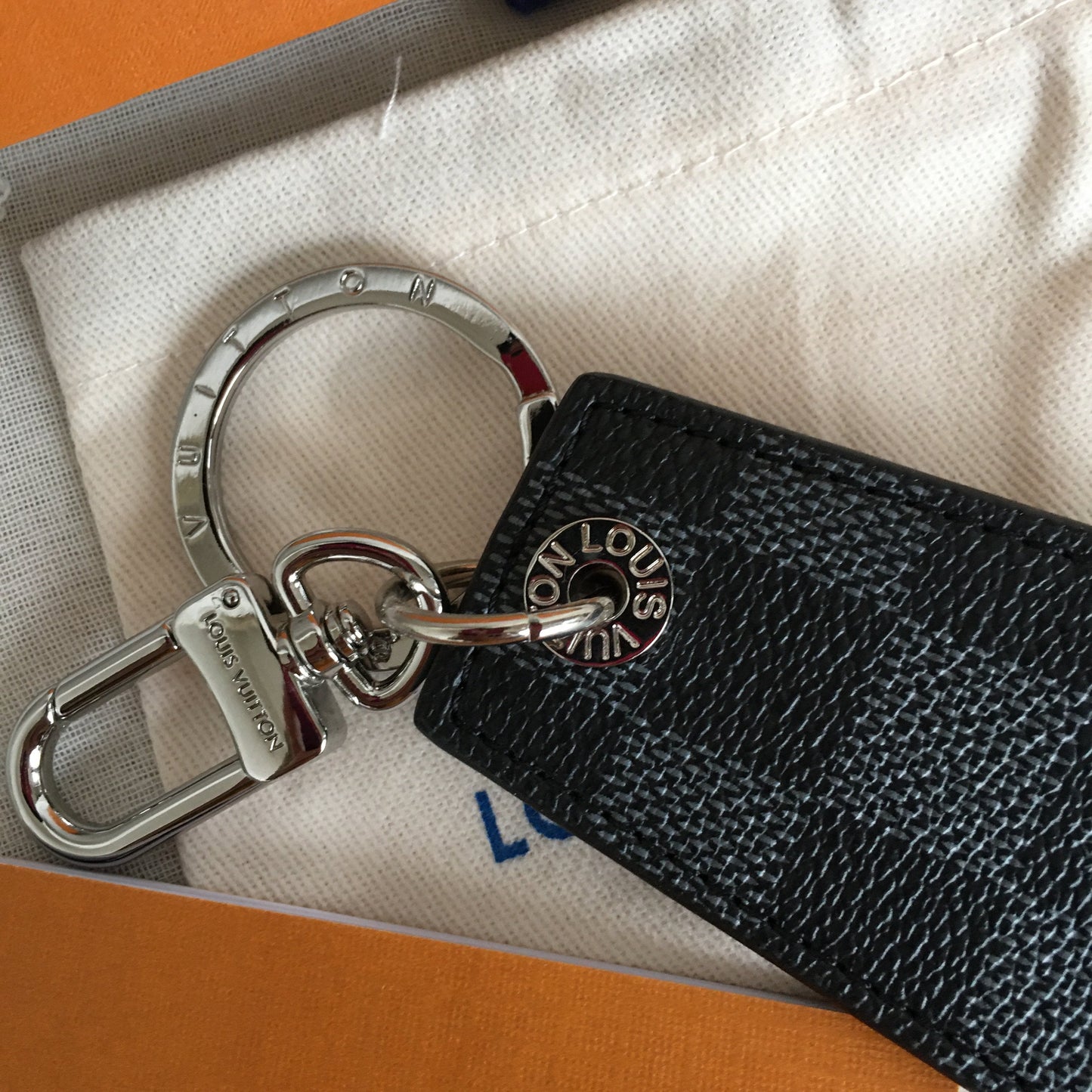 L v keyring