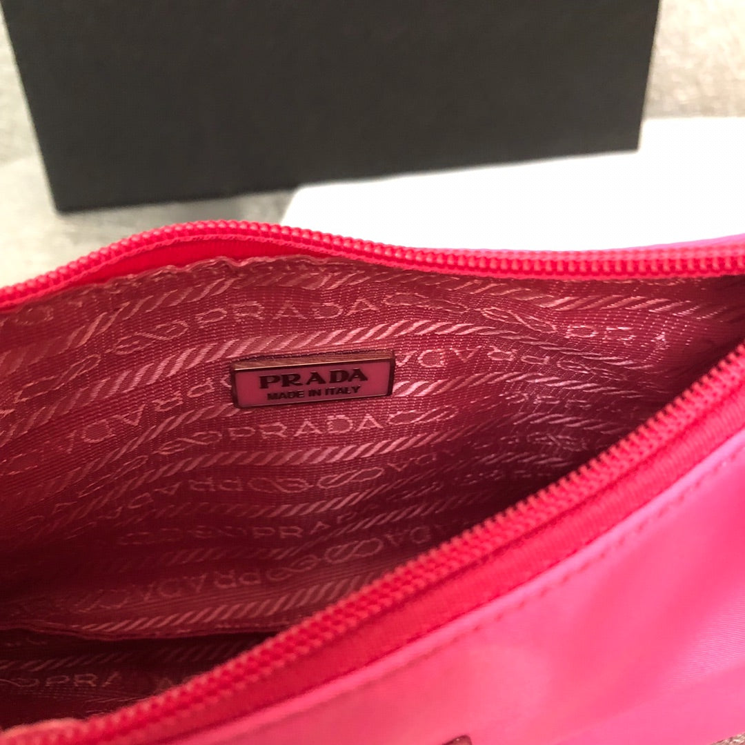 P r a d a nylo pink