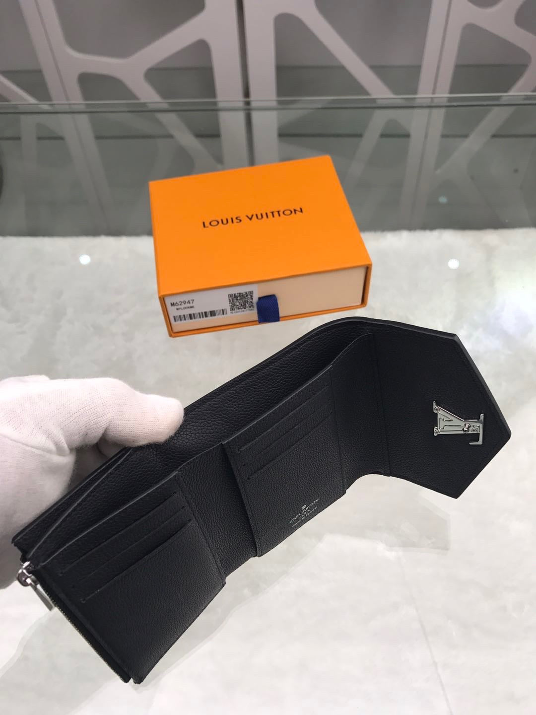 Lv wallet 8.5*12*1.5cm