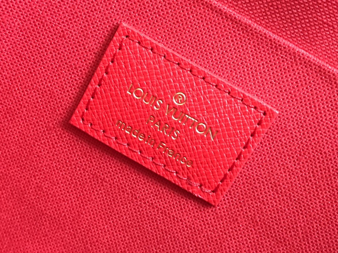 Lv pochette x